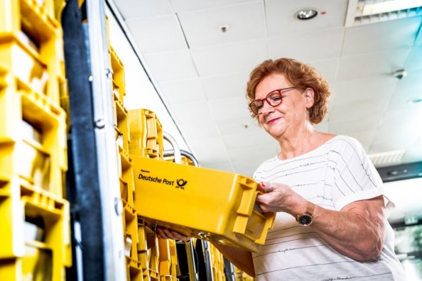 "ARD ZDF Deutschlandradio Beitragsservice, Köln - Schriftlicher Service: Posteingang, Mitarbeiterin

© ARD ZDF Deutschlandradio Beitragsservice/Ulrich Schepp, honorarfrei – Verwendung ausschließlich zur redaktionellen Berichterstattung über den Rundfunkbeitrag/den Beitragsservice und bei Nennung „Bild: ARD ZDF Deutschlandradio Beitragsservice/Ulrich Schepp“. Bearbeitungen sind nicht gestattet, d.h. die Fotos dürfen nicht verändert oder in sonstiger Form bearbeitet und dann verbreitet werden. "